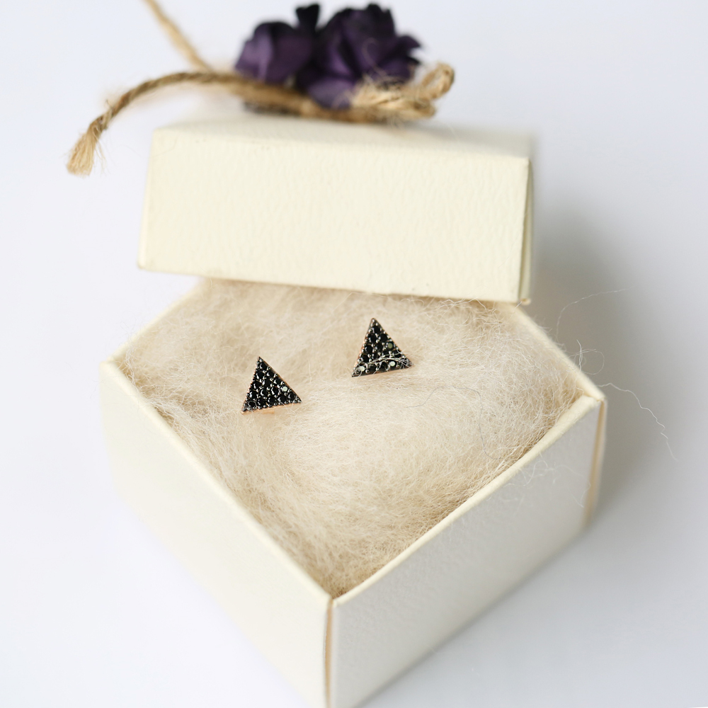Simple Design Triangle Stud Earring Black Zircon Wholesale 925 Sterling Silver Jewelry